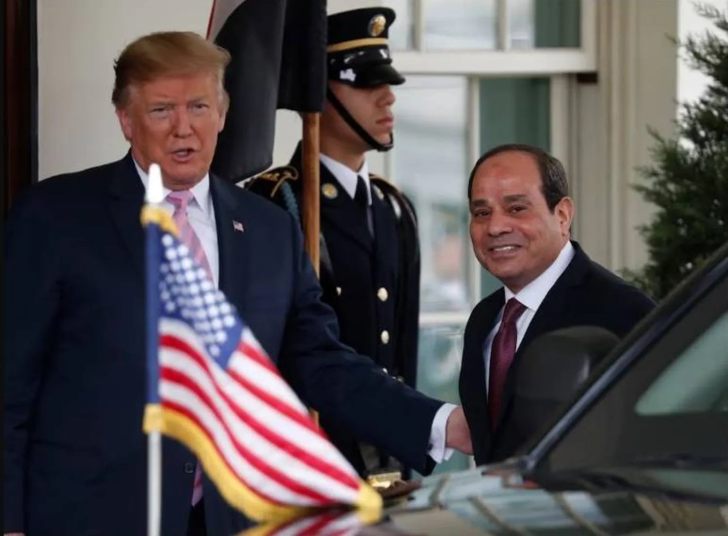 الرئيس الأميركي دونالد ترمب يرحب بنظيره المصري عبد الفتاح السيسي في البيت الأبيض (أرشيفية - رويترز)