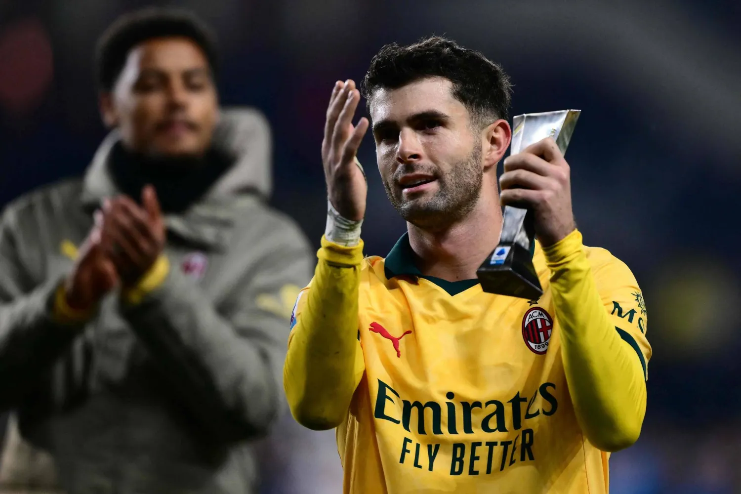 الأميركي كريستيان بولسيتش قاد ميلان لصدارة السيريا ايه (أ.ف.ب)