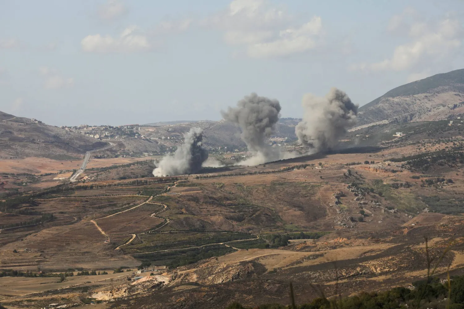 Smoke billows over the village of Aaichiyeh after Israeli strikes, as seen from Marjayoun in southern Lebanon, October 20, 2025. REUTERS/Karamallah Daher