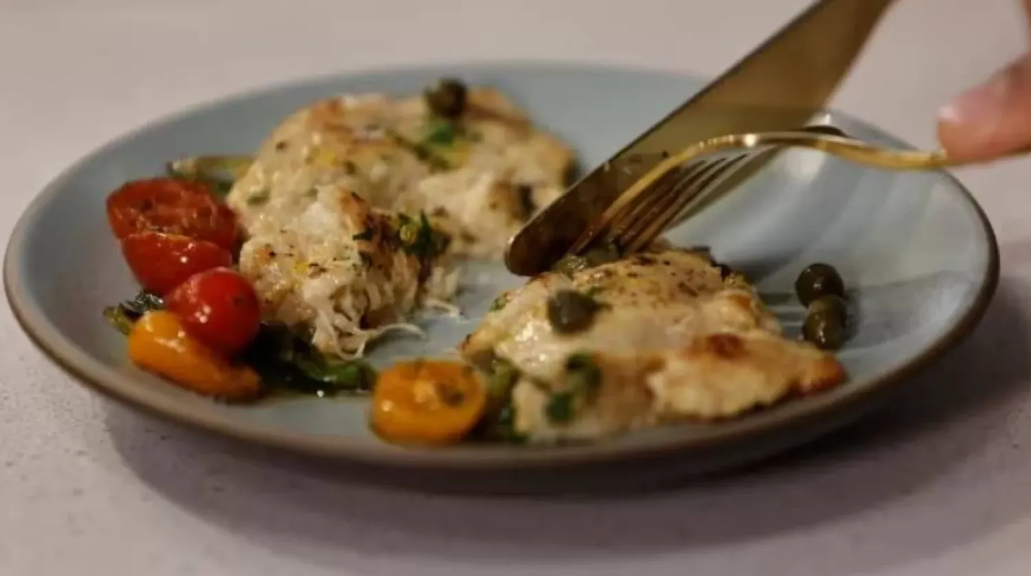 تقليل السعرات الحرارية بنسبة 30 % قد يكون كافياً لحماية الدماغ من الشيخوخة (رويترز)