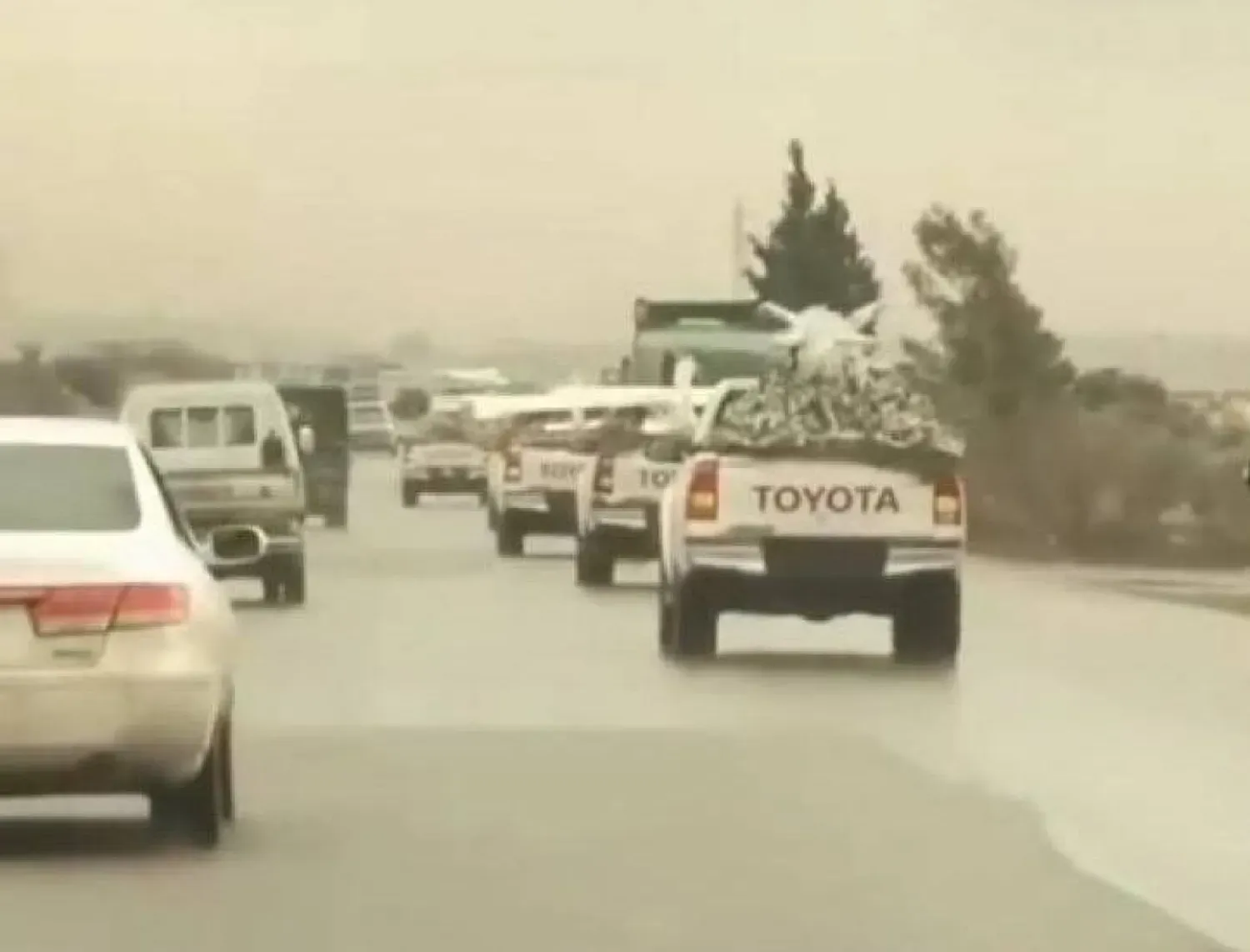 Münbiç'e giden Türk askeri ikmal konvoylarından biri (8 Aralık'ta Türk televizyon kanallarında yayınlanan bir videodan alınan ekran görüntüsü)