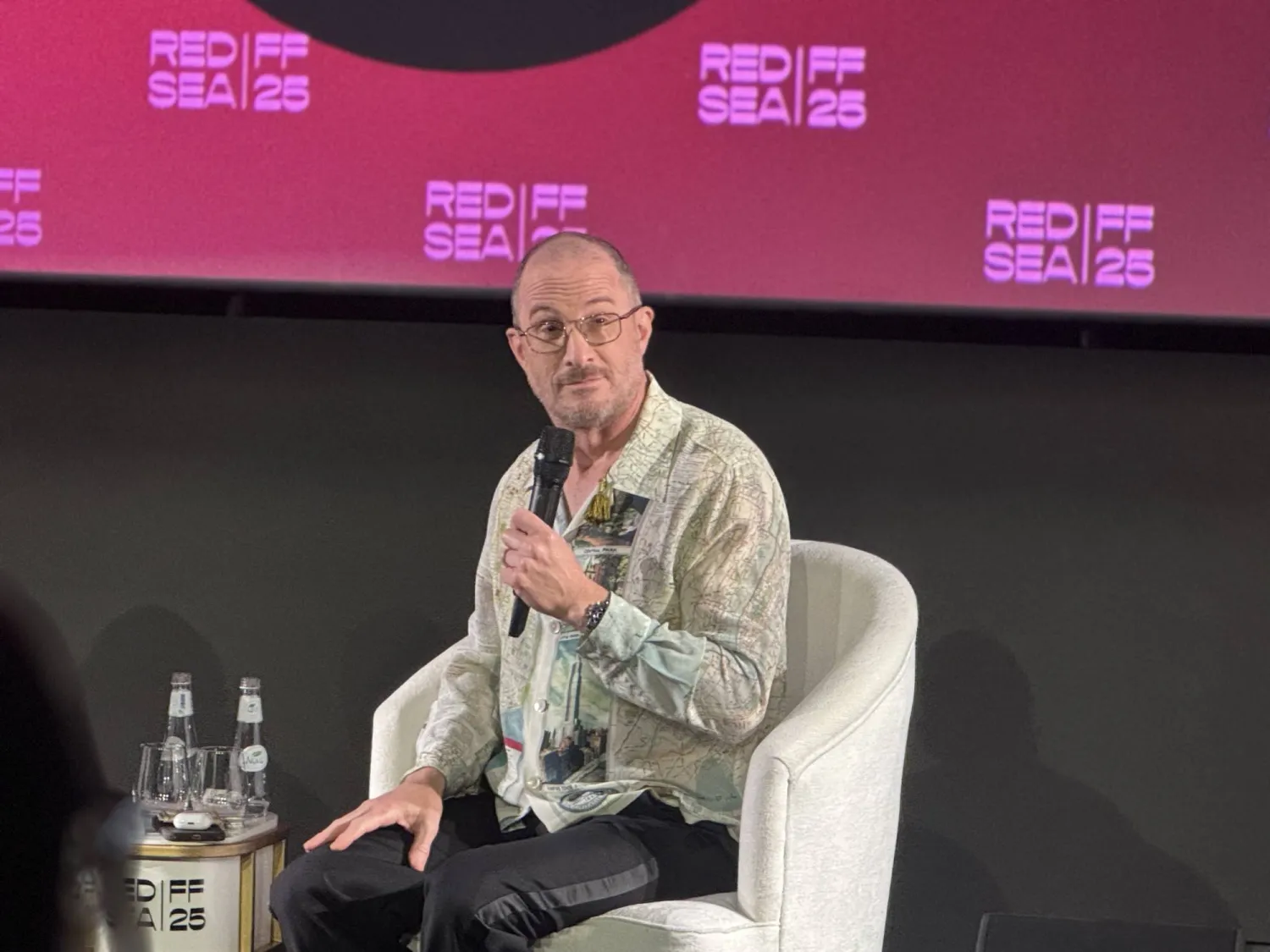 ‎⁨المخرج دارين أرونوفسكي خلال الجلسة (تصوير: إيمان الخطاف)