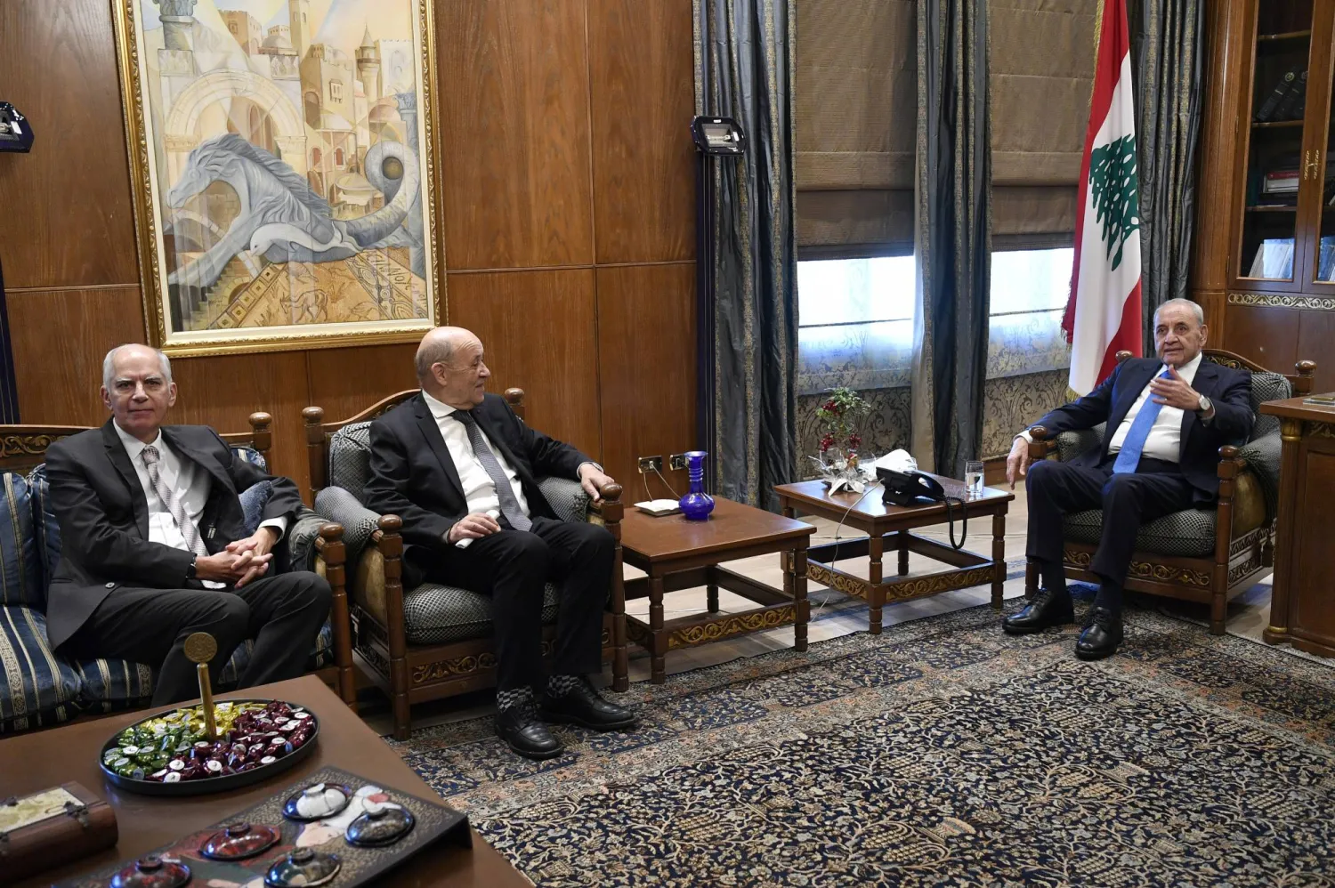 رئيس البرلمان نبيه بري مجتمعاً مع الموفد الفرنسي جان إيف لودريان (رئاسة البرلمان)