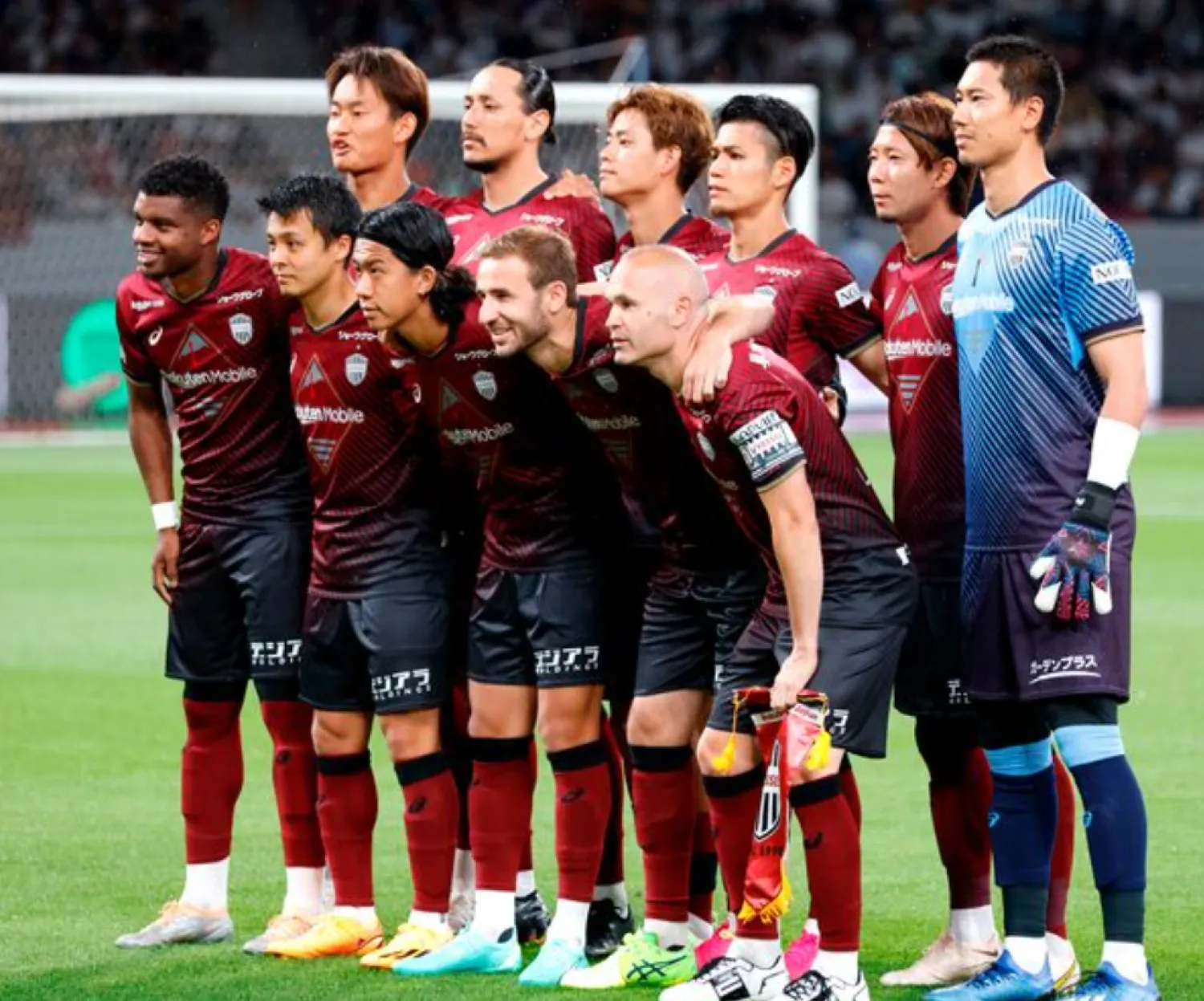Soccer Football - Friendly - Vissel Kobe v FC Barcelona - Japan National Stadium, Tokyo, Japan - June 6, 2023 Vissel Kobe players pose for a team group photo before the match REUTERS/Kim Kyung-Hoon/File Photo 