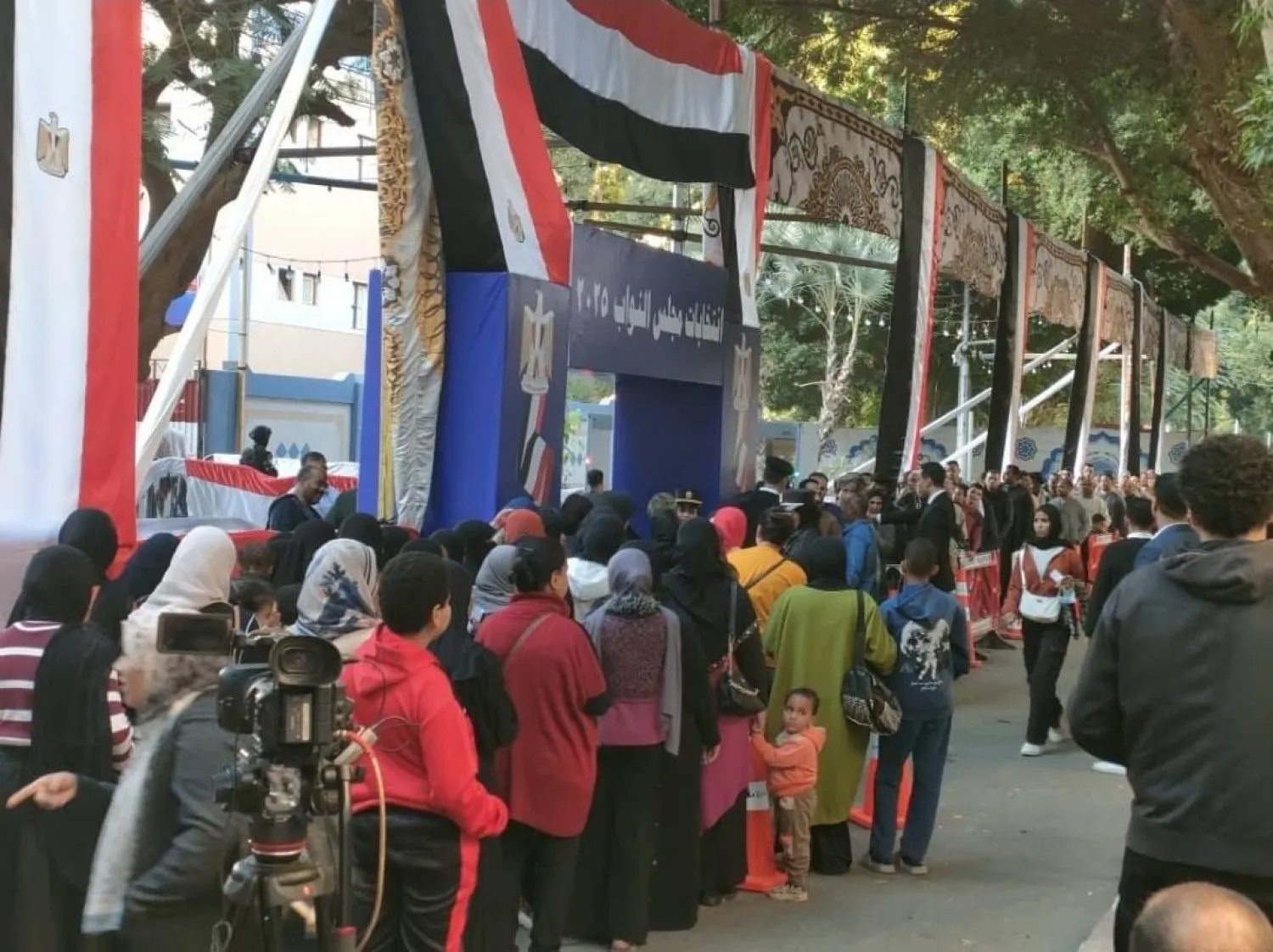 ناخبون خلال التصويت في إحدى الدوائر الـ19 الملغاة (تنسيقية شباب الأحزاب)