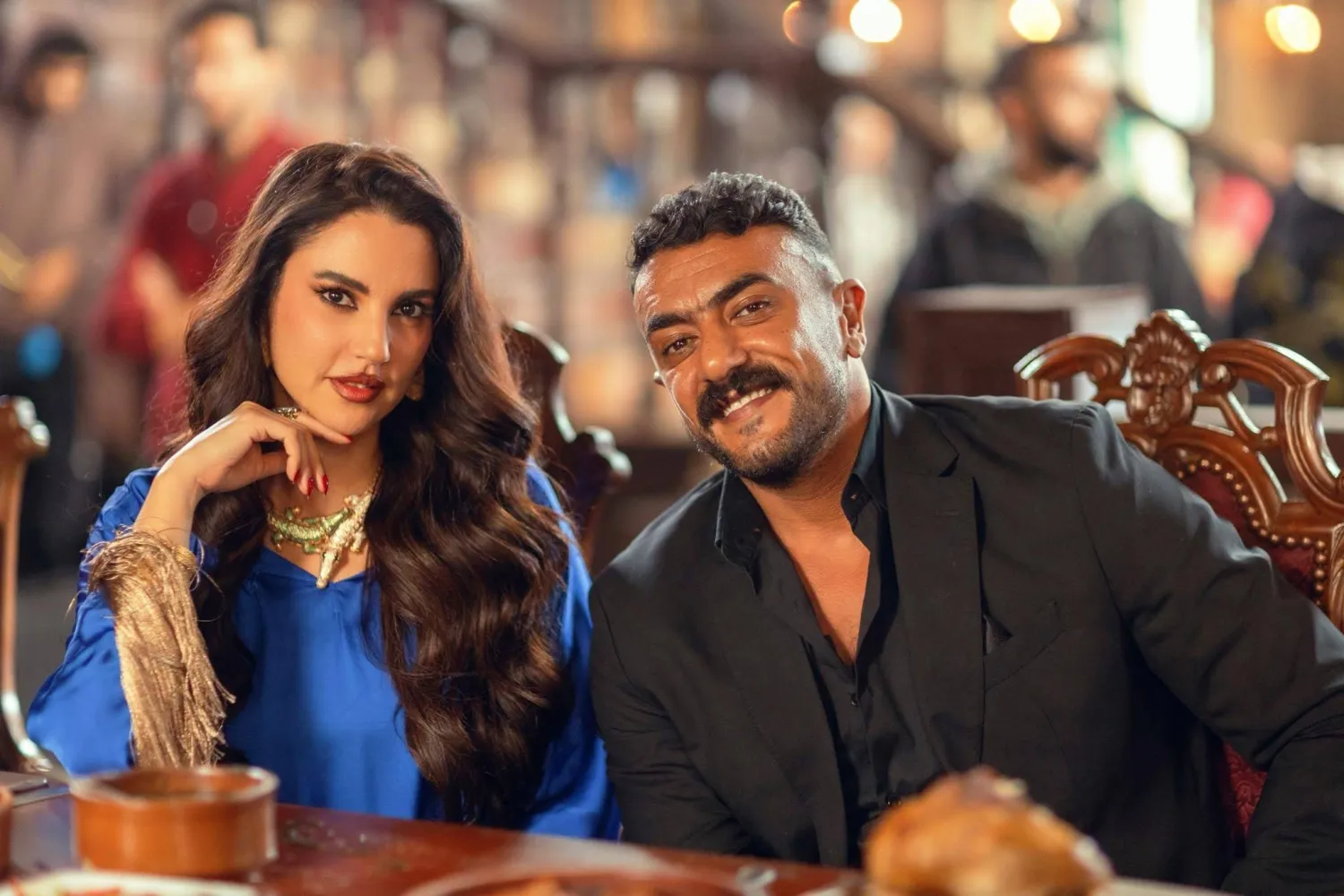 أحمد العوضي ودرة من كواليس مسلسله الرمضاني القادم «علي كلاي» (حسابه على موقع فيسبوك) 