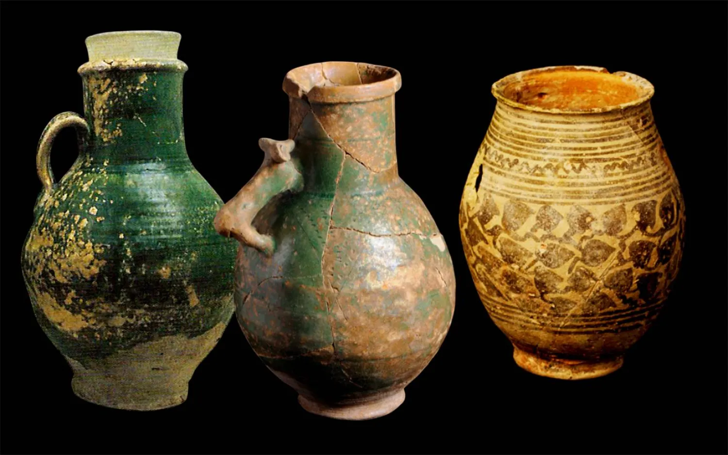 قطع فخارية من محفوظات متحف البحرين الوطني بالمنامة مصدرها موقع مدافن دار كليب في المحافظة الشمالية