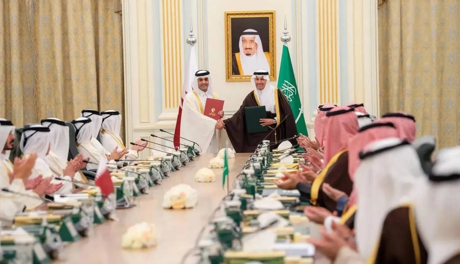 Signing of Saudi-Qatar high speed rail deal attended by Saudi Crown Prince and Qatar Emir (SPA)