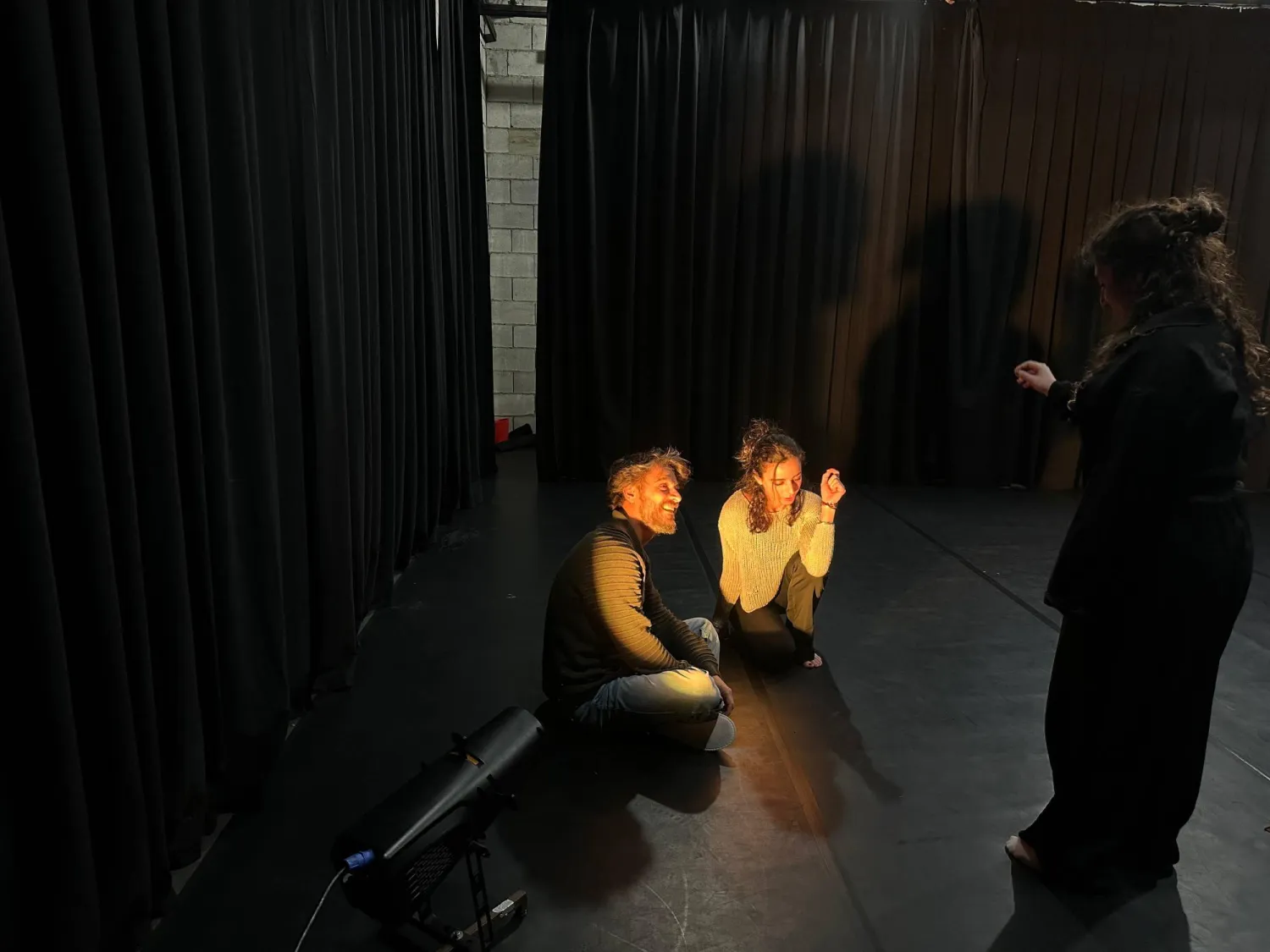 تُعرض المسرحية ابتداء من 18 الحالي (مسرح زقاق)