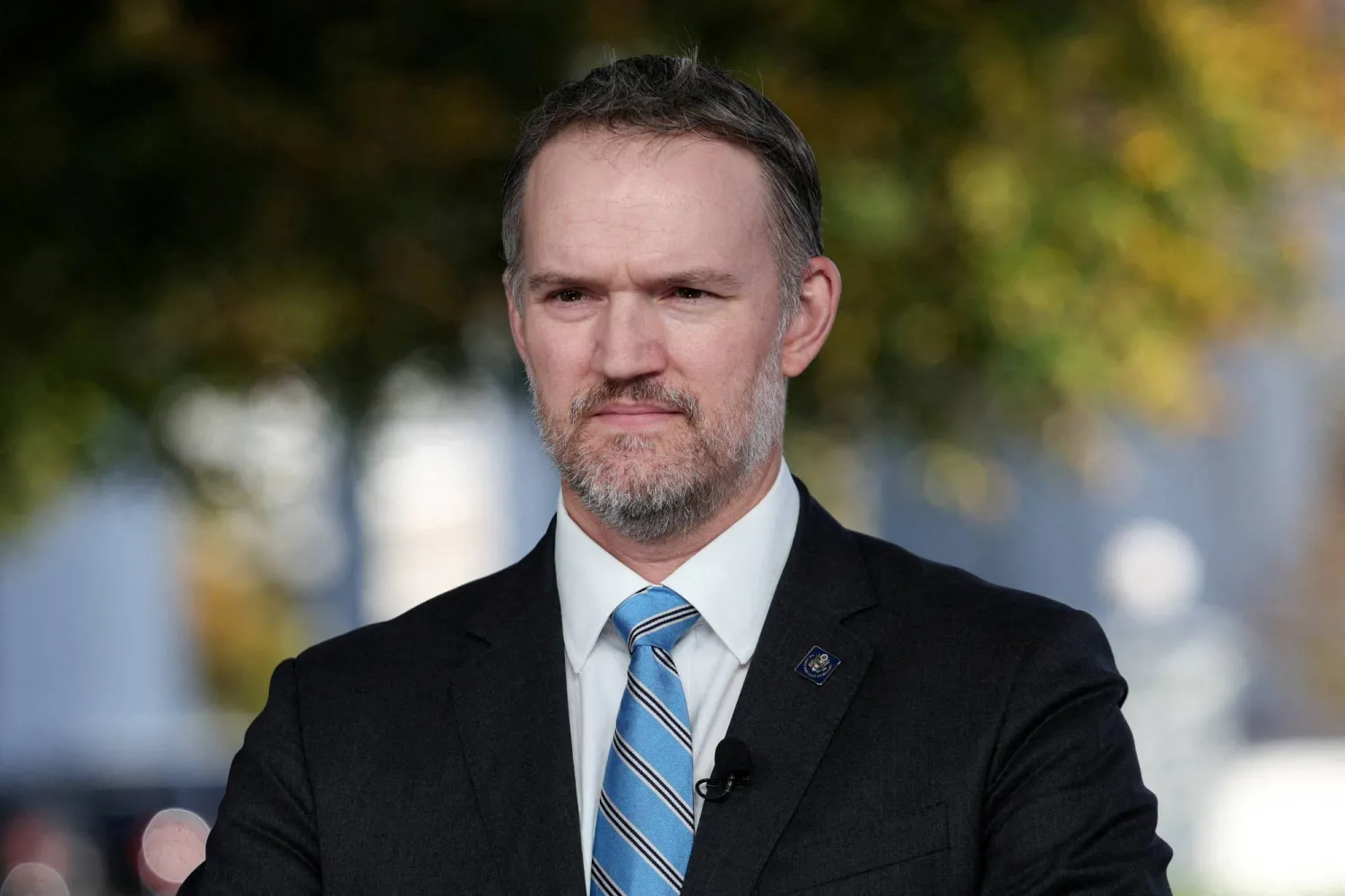 الممثل التجاري الأميركي جيمسون غرير أثناء مقابلة مع شبكة تلفزيونية في البيت الأبيض - واشنطن (رويترز)