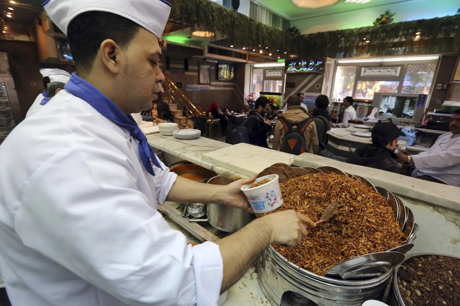 A worker prepares koshary at a shop in Cairo, January 17, 2015. (Reuters)