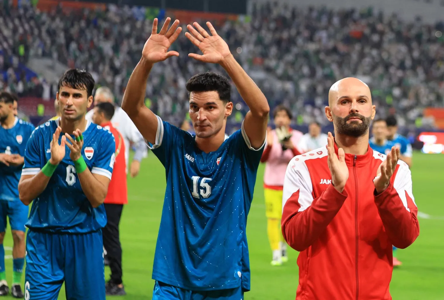 لاعبو منتخب العراق اعتذروا لجماهيرهم (رويترز)