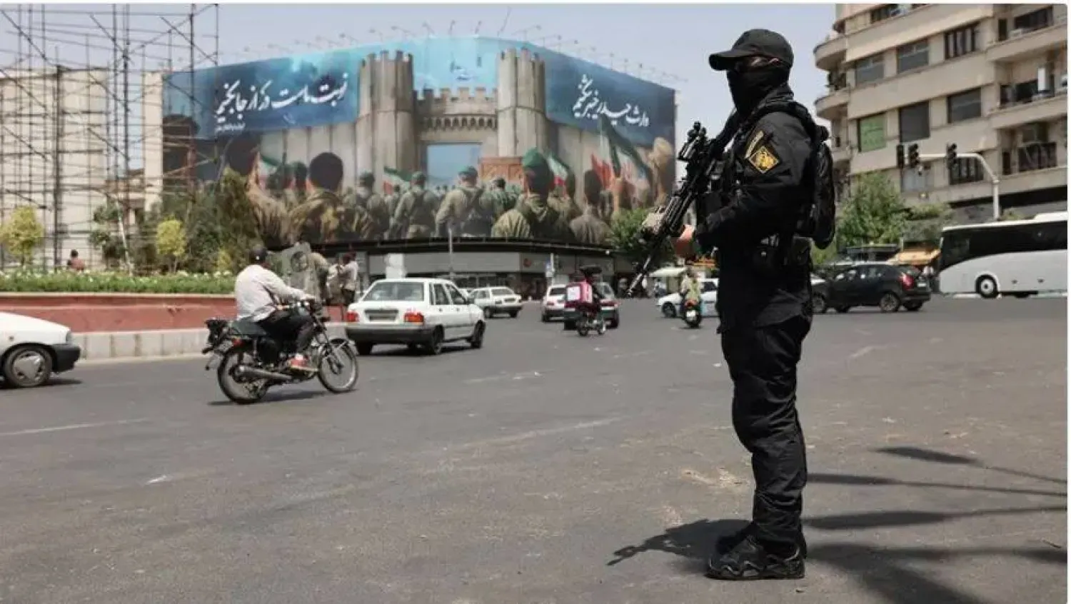 Tahran'da bir güvenlik görevlisi (Arşiv- Reuters)