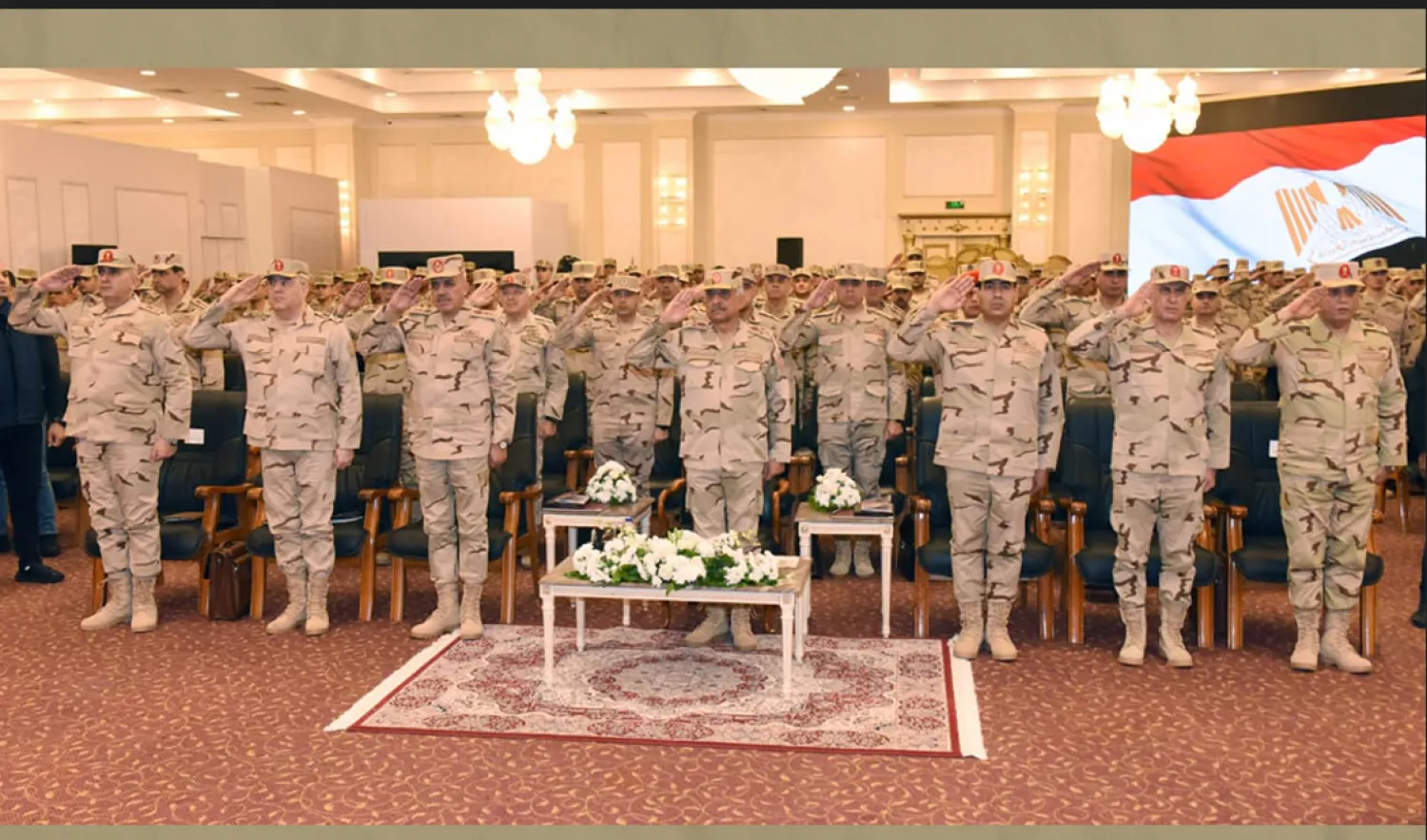 القائد العام للقوات المسلحة المصرية يلتقي عدداً من قوات حرس الحدود (المتحدث العسكري المصري)