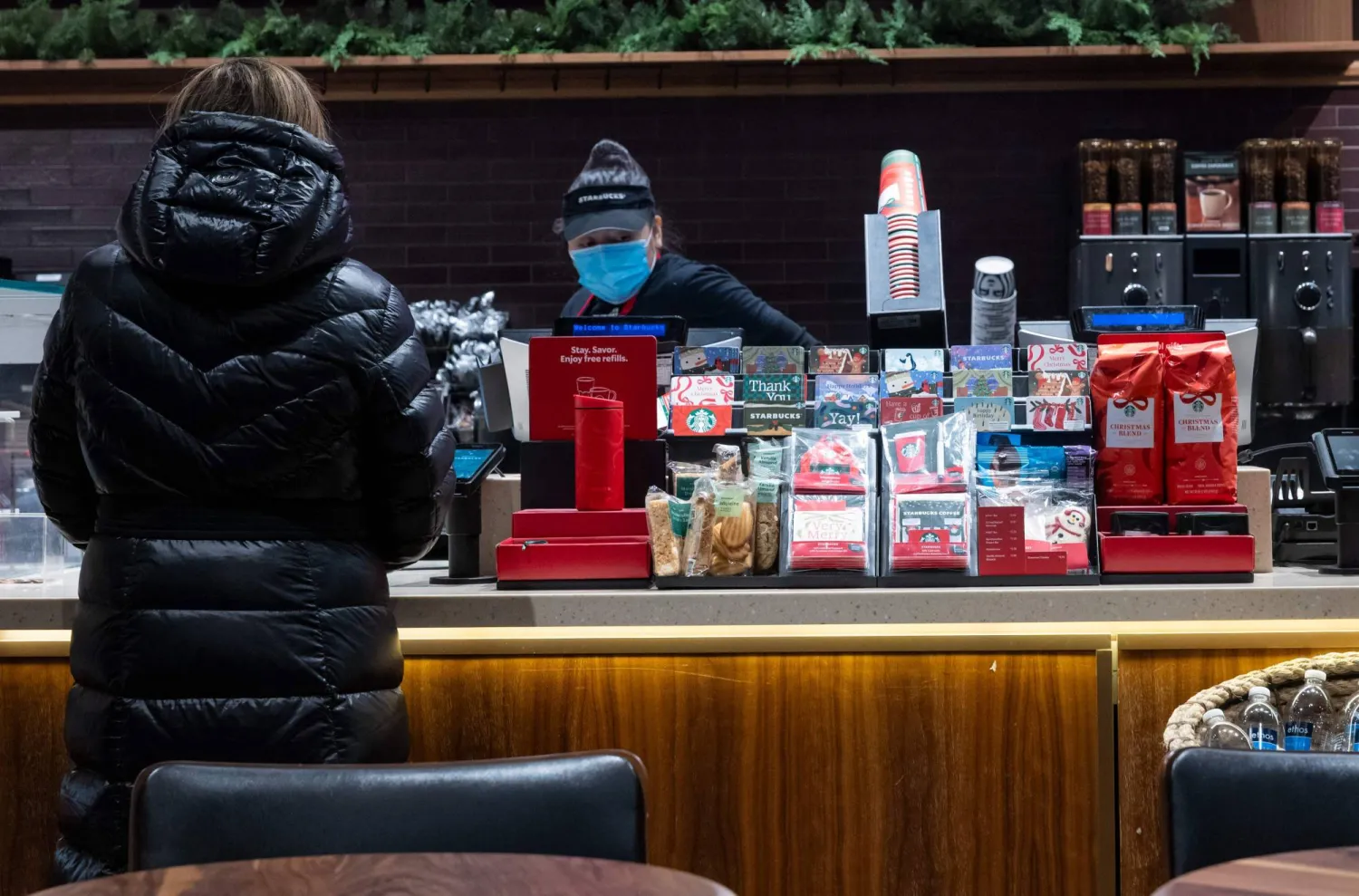 مقهى «ستاربكس» في مانهاتن (أ.ف.ب)