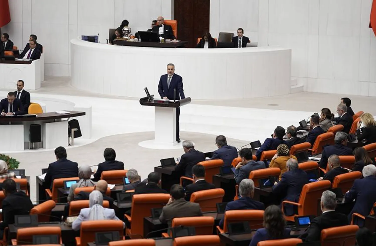 وزير الخارجية التركي هاكان فيدان متحدثاً خلال جلسة في البرلمان مساء 9 ديسمبر (الخارجية التركية)
