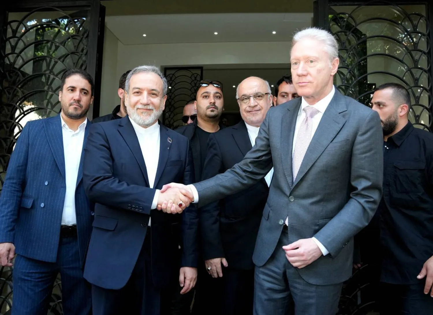 وزير الخارجية اللبناني يوسف رجي يستقبل نظيره الإيراني عباس عراقجي في بيروت في يونيو 2025 (أرشيفية - إرنا)