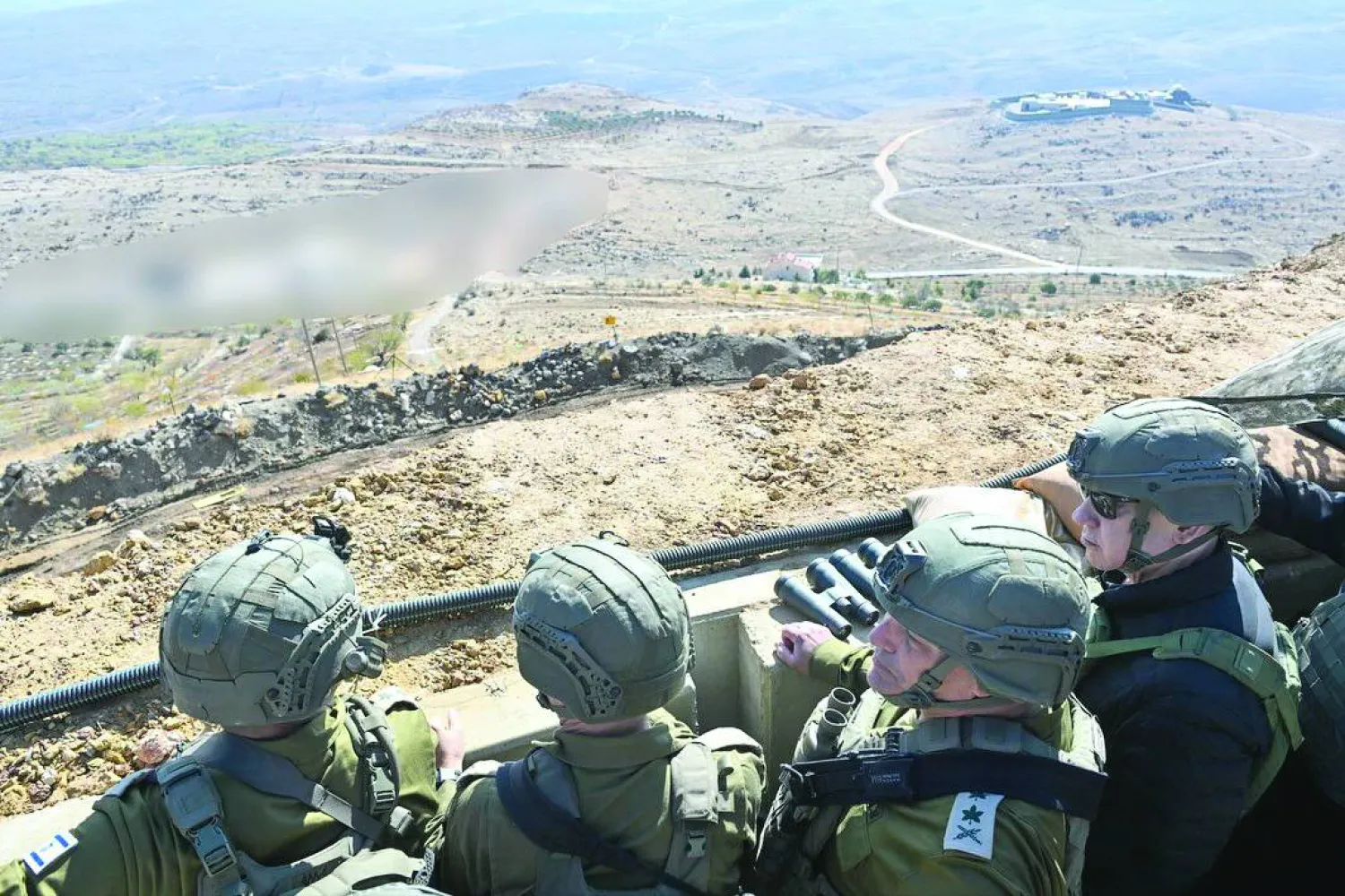 
زار بنيامين نتنياهو المنطقة العازلة مع سوريا في 19 نوفمبر برفقة كبار مسؤولي الدفاع والخارجية والأمن (مكتب الصحافة الحكومي)