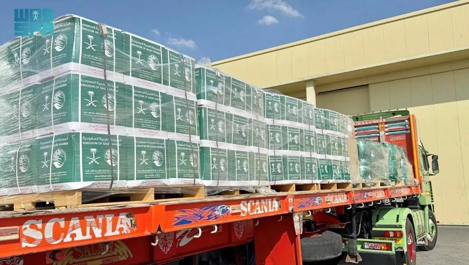 The airplane carried food baskets and shelter aid kits to be delivered to Palestinians in the Gaza Strip. SPA