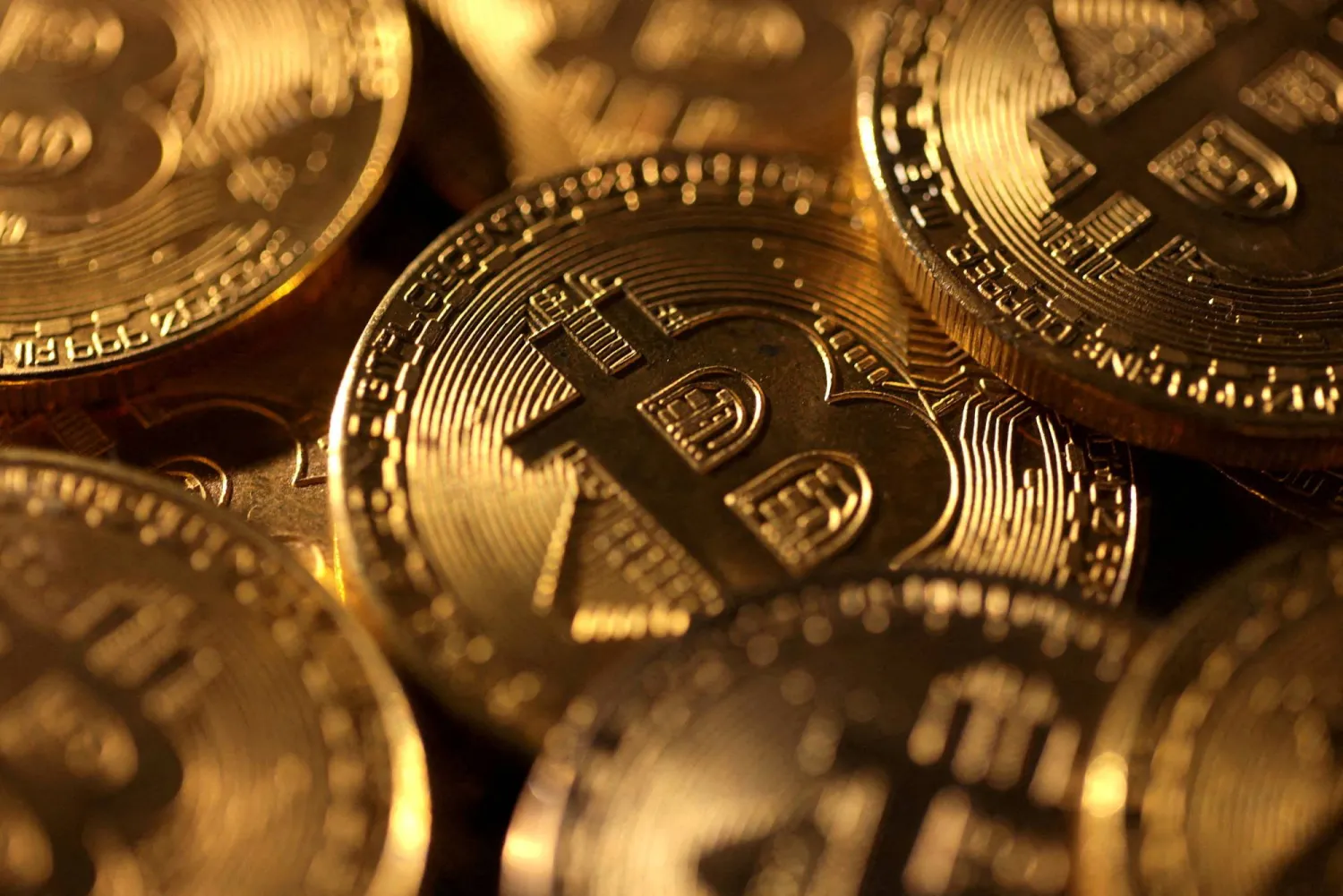 FILE PHOTO: Representations of cryptocurrency bitcoin are seen in this illustration taken November 25, 2024. REUTERS/Dado Ruvic/Illustration/File Photo/File Photo
