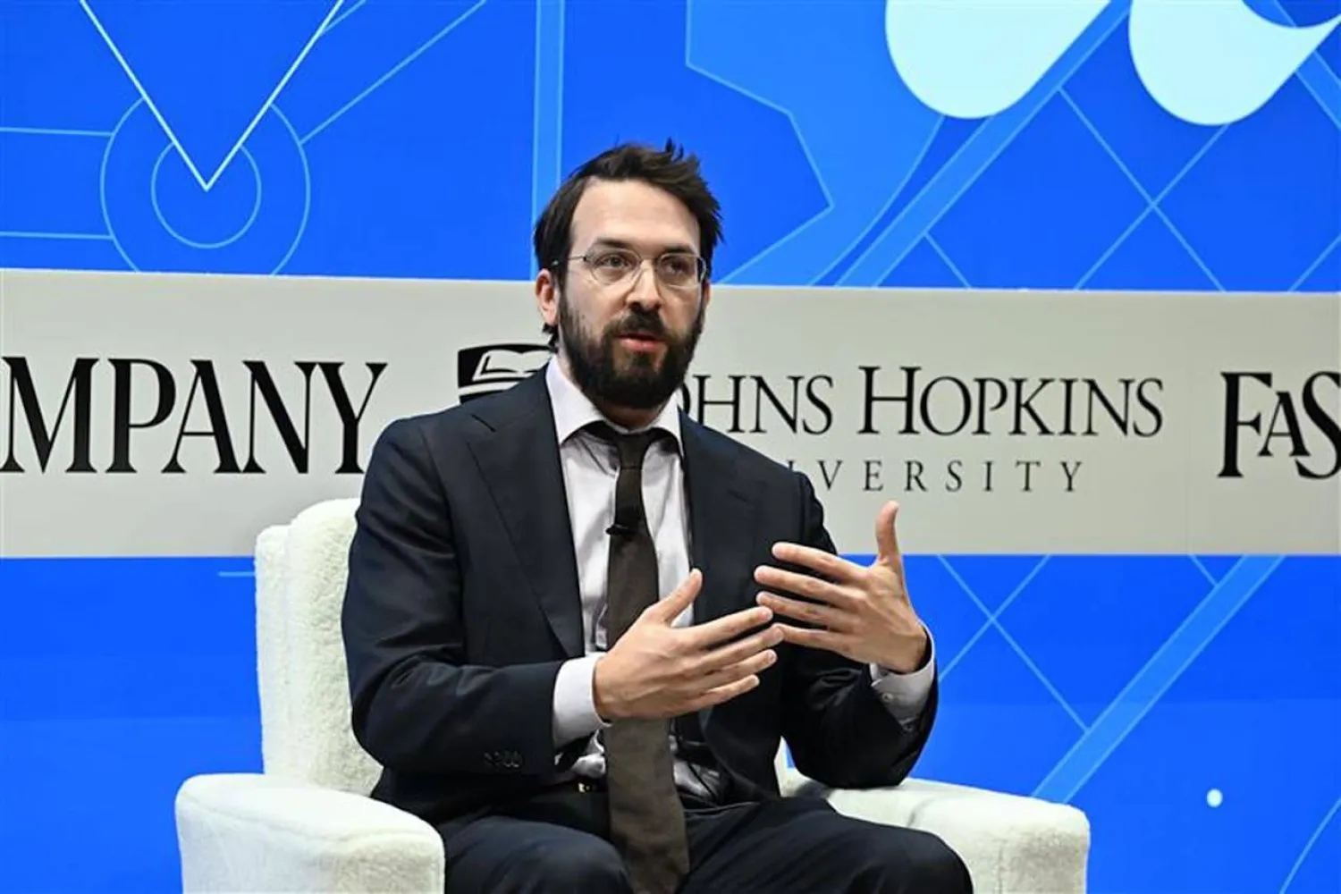 سواريس أثناء فعاليات «قمة الأفكار التي تُغير العالم»