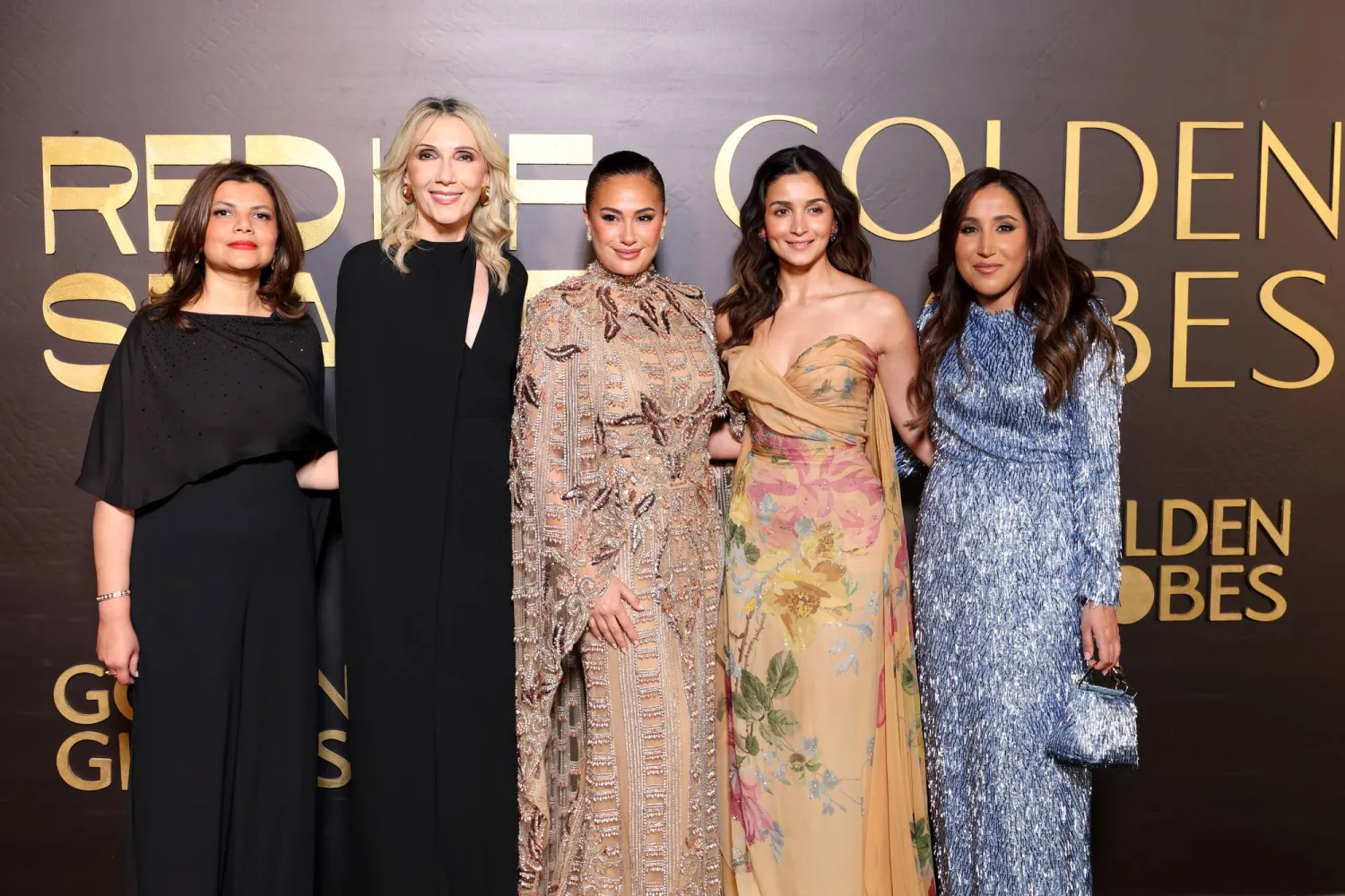 جمانا الراشد مع النجمتين الفائزتين وهيلين هوني وشيفاني باندايا - مالهوترا (غيتي - بإذن المهرجان)