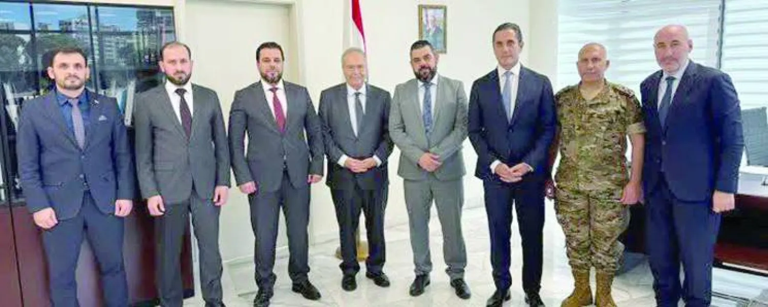 الوزير طارق متري مستقبلاً الوفد السوري في بيروت مطلع سبتمبر 2025 (إكس)