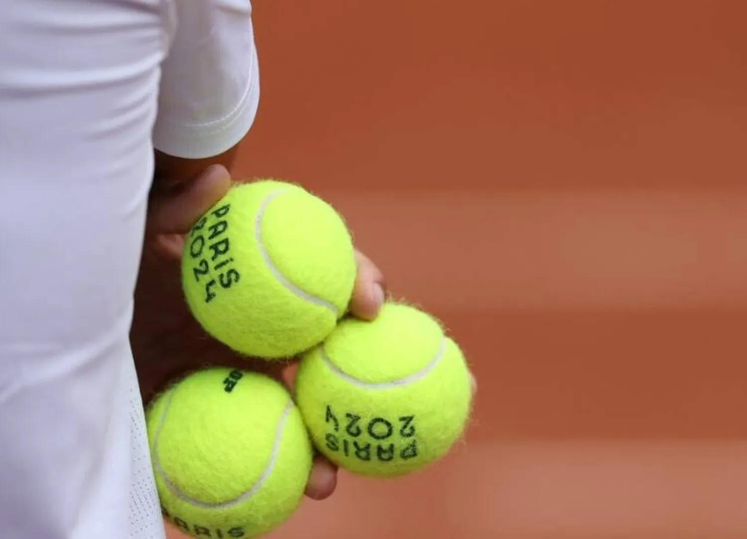 Paris 2024 Olympics - Tennis Training - Roland Garros Stadium, Paris, France - July 24, 2024. General view of tennis balls during training REUTERS/Claudia Greco