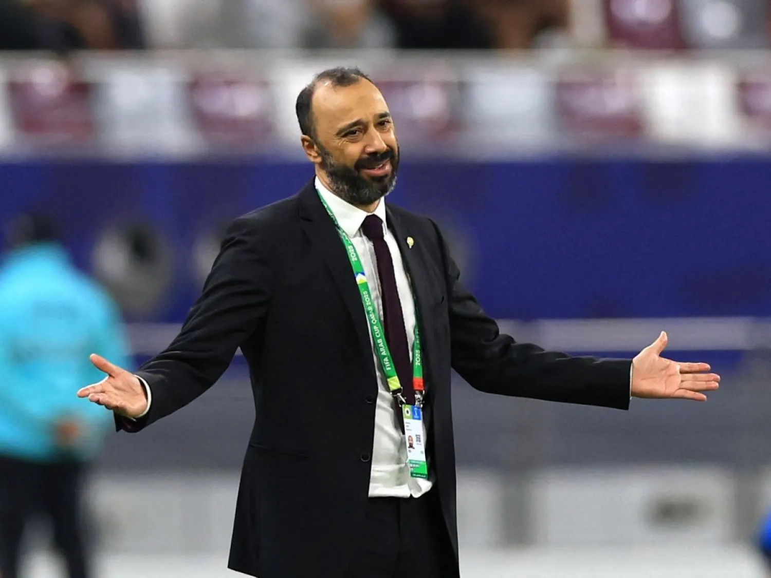 السكتيوي يوجه لاعبيه خلال المباراة (رويترز)