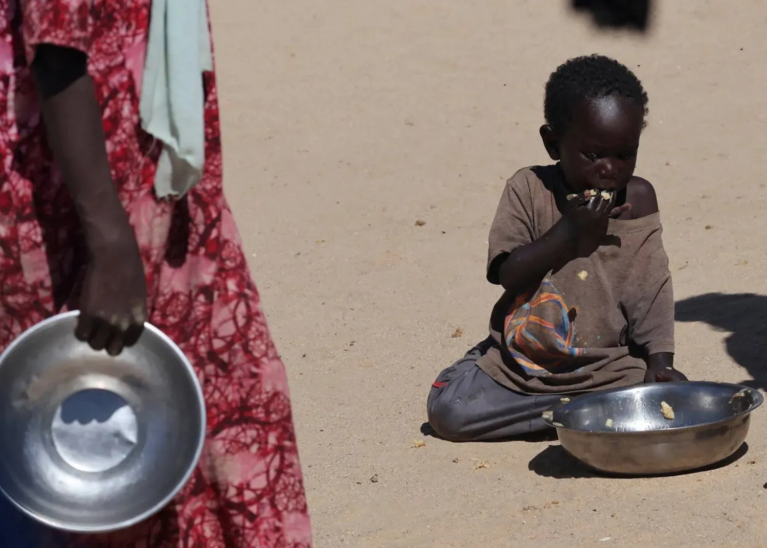 An orphaned Sudanese child eats at a refugee camp in eastern Chad, November 22, 2025 (Reuters).