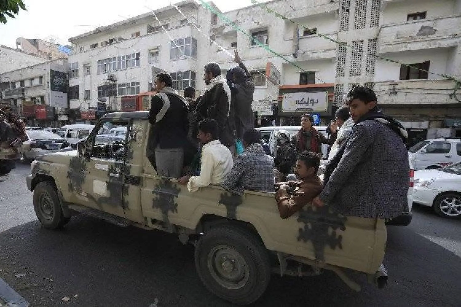 الجماعة الحوثية تتعمد إرهاب السكان لإخضاعهم بالقوة (إ.ب.أ)