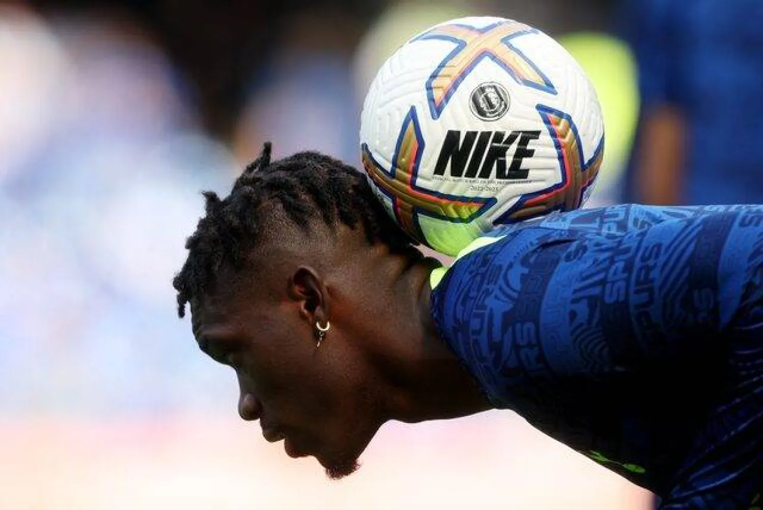 المالي إيف بيسوما لاعب توتنهام هوتسبير (رويترز)