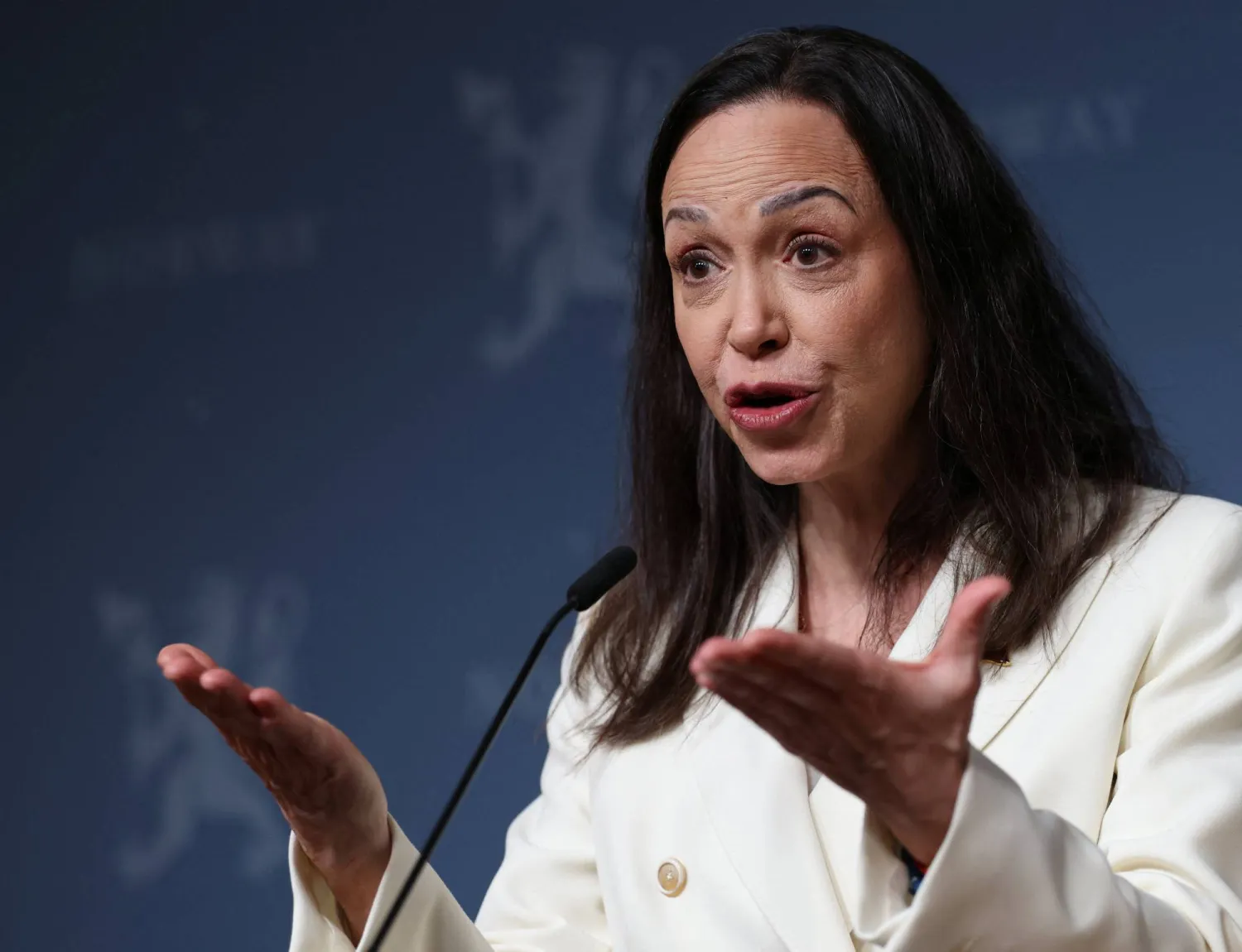 ماريا كورينا ماتشادو تتحدث في أوسلو (رويترز)