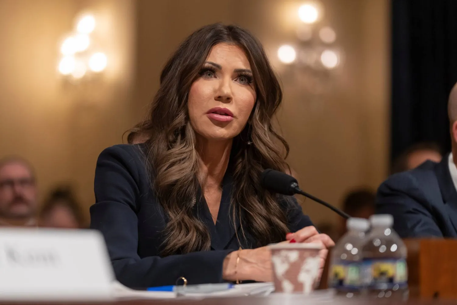 وزيرة الأمن الداخلي كريستي نويم (أ.ب)