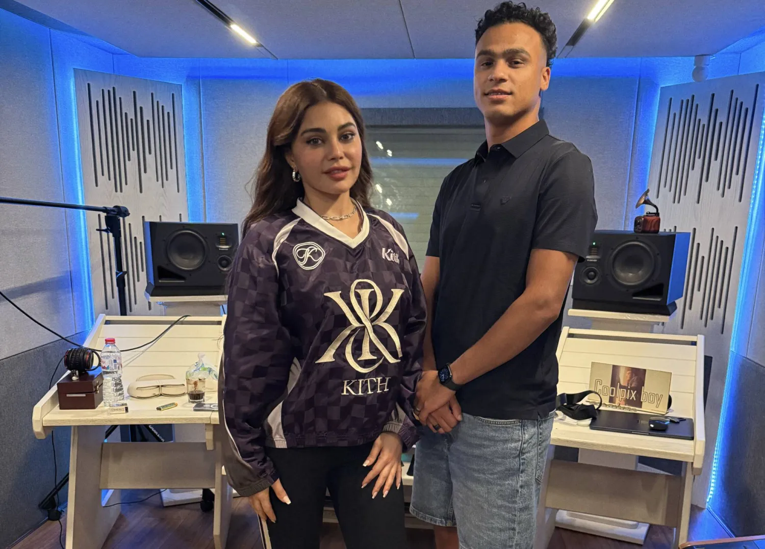 مع الفنانة هيفاء وهبي (الشرق الأوسط)