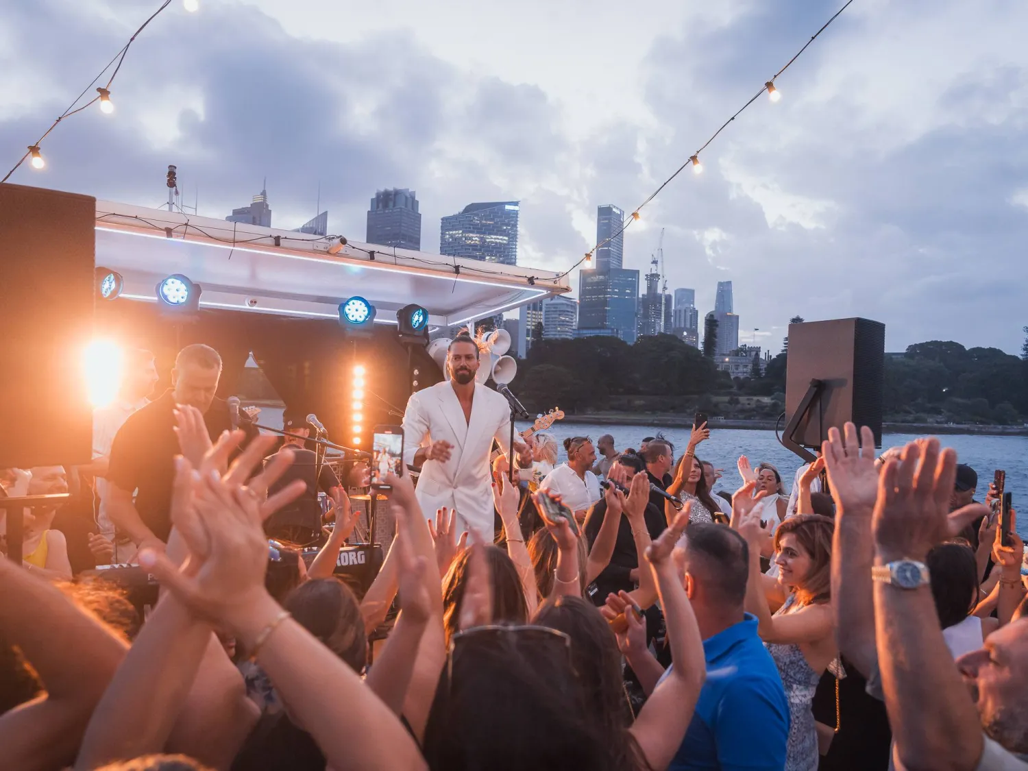 انشغل تامر نجم بإقامة الحفلات ومجال التمثيل فتأخر بزوغ نجمه (المكتب الإعلامي للفنان)