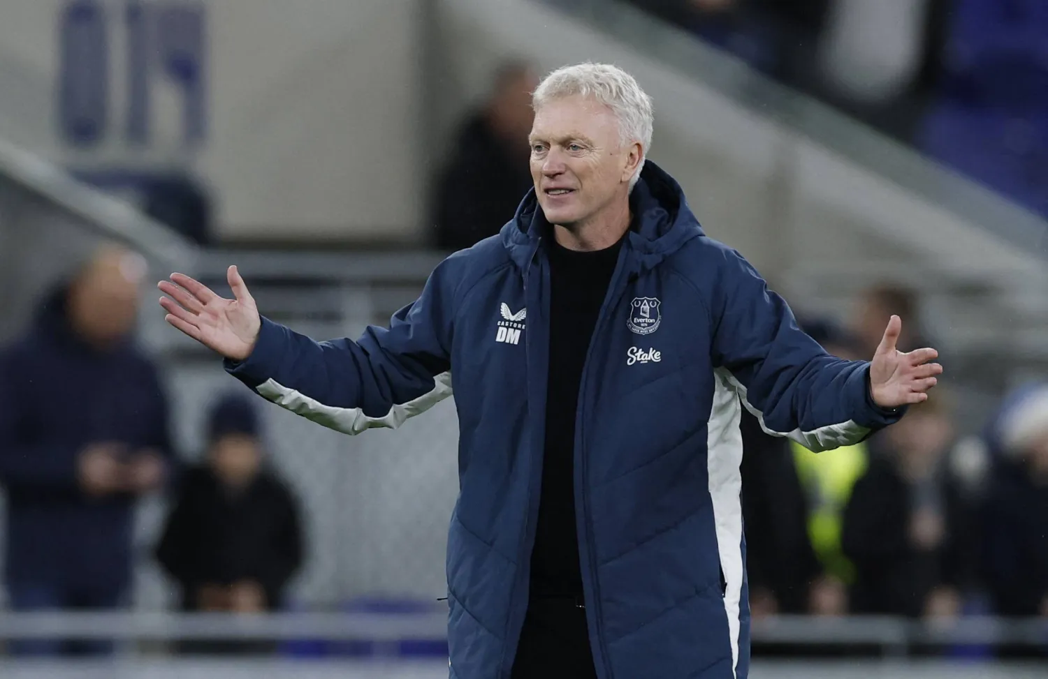 ديفيد مويز قال إن اللاعبين المتجهين للمشاركة في كأس أفريقيا يجب أن يغادروا بمباركة أنديتهم (رويترز)