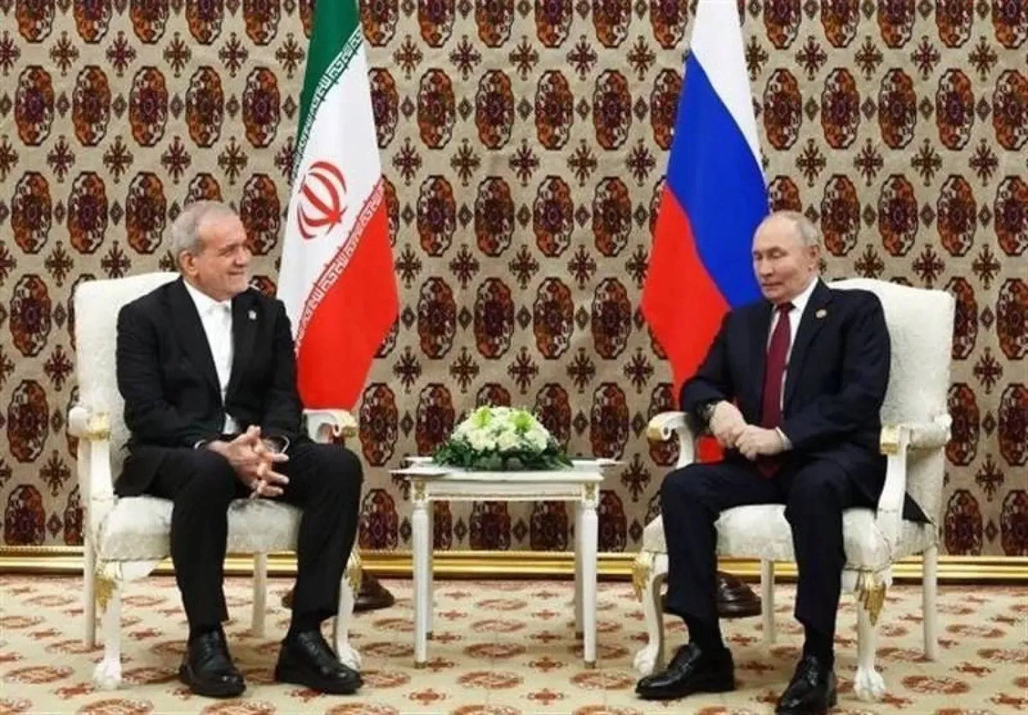 Russian President Vladimir Putin and Iranian President Masoud Pezeshkian on the sidelines of the Peace Summit in Ashgabat, Turkmenistan, on Friday (Tasnim). 
