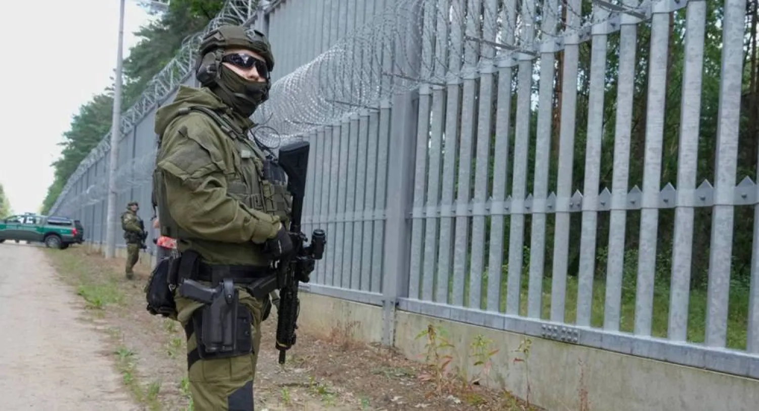 A border guard officer stands guard at the Polish-Belarusian border, in Polowce, Poland. (AP file photo)