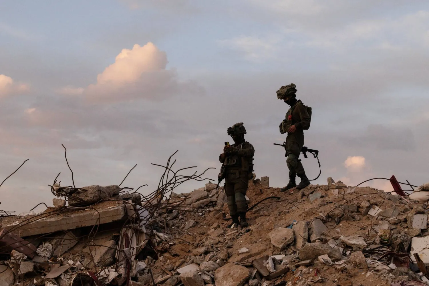 جنديان إسرائيليان في رفح جنوب قطاع غزة (أرشيفية - رويترز)