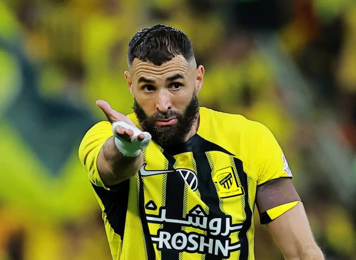 كريم بنزيمة قائد نادي الاتحاد هل يعود لتمثيل «الديوك»؟ (رويترز)