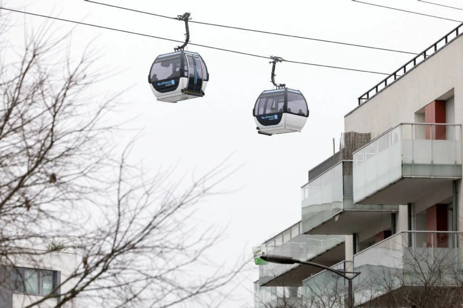This photograph shows the first urban cable car "C1" in Ile-de-France region during its official launch, in between Creteil Pointe du Lac and Villeneuve-Saint-Georges, on the outskirts of Paris on December 13, 2025. (AFP)