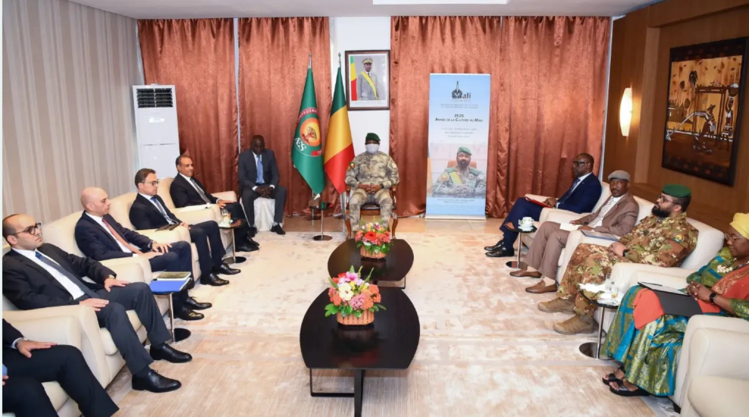 محادثات الرئيس آسيمي غويتا مع وزير الخارجية المصري خلال زيارته إلى مالي في يوليو الماضي (الخارجية المصرية)