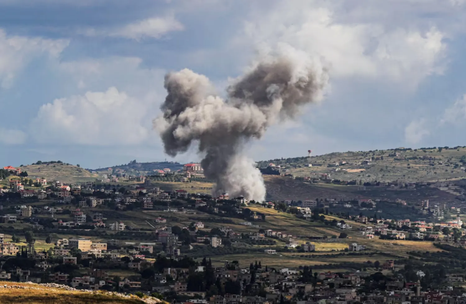 Smoke rises above Lebanon, following an Israeli strike, amid ongoing cross-border hostilities between Hezbollah and Israeli forces, as seen from Israel's border with Lebanon in northern Israel, May 5, 2024. REUTERS/Ayal Margolin /File Photo 