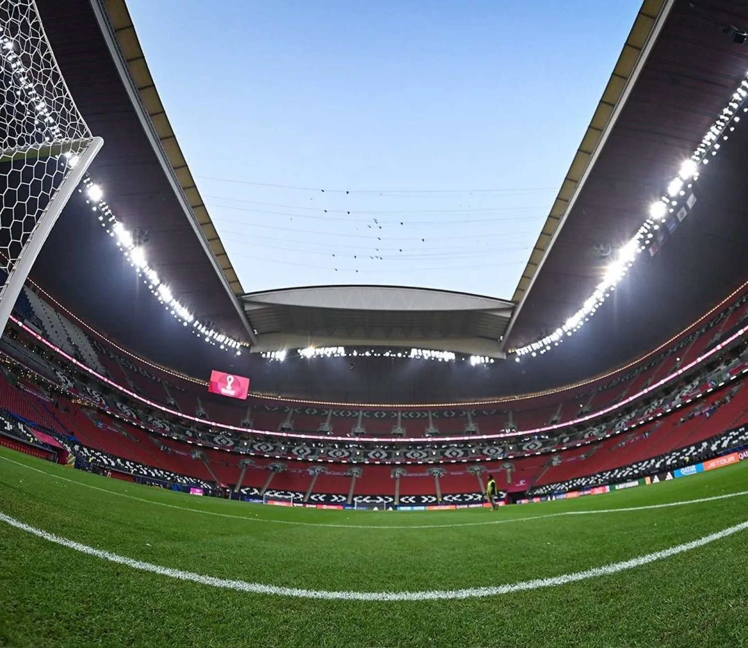 استاد البيت يتمتع بميزة إغلاق سقفه في ثواني (الشرق الأوسط)