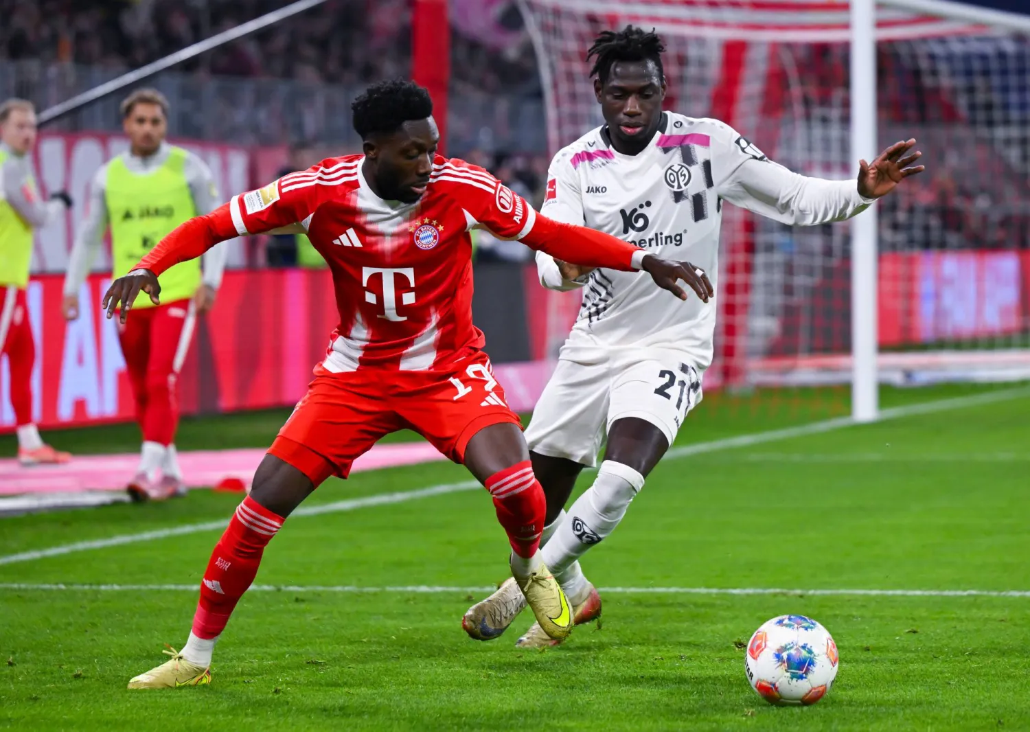 بايرن ميونيخ تعادل مع ضيفه ماينز (د.ب.أ) 