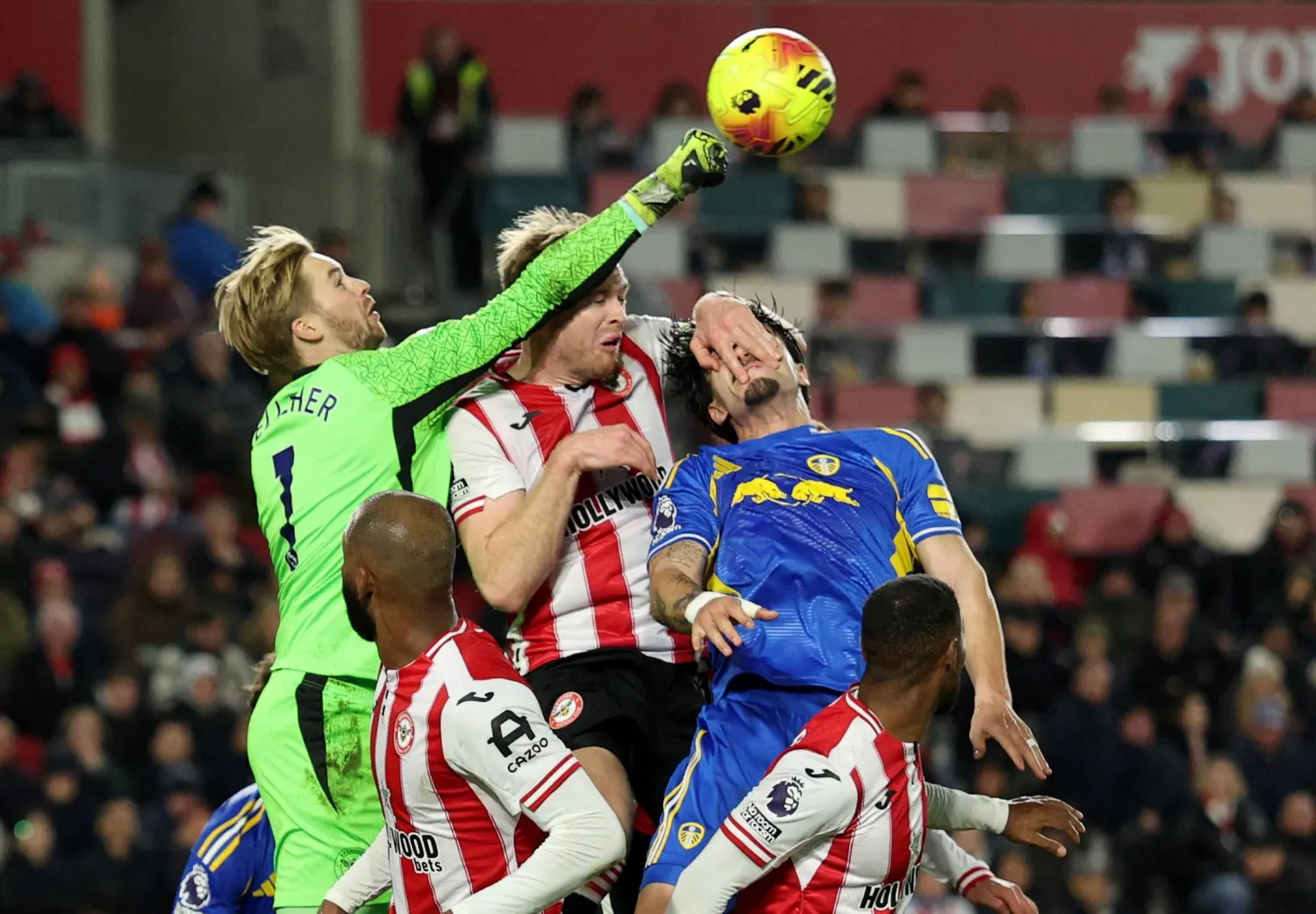  التعادل الإيجابي حسم لقاء برينتفورد مع ضيفه ليدز يونايتد (رويترز)