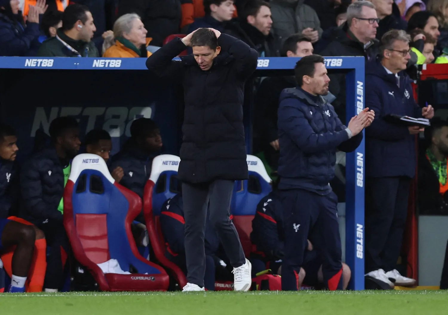 أوليفر غلاسنر المدير الفني لفريق كريستال بالاس (رويترز)