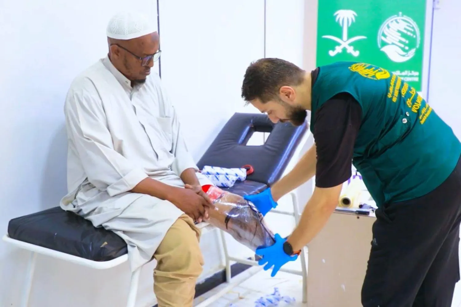 جانب من المساعدات الطبية المقدمة من مركز الملك سلمان للإغاثة والأعمال الإنسانية (واس)