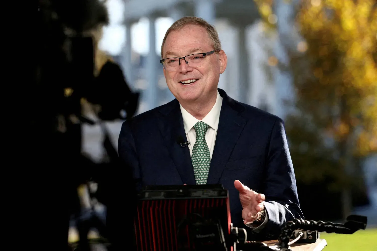 Kevin Hassett, 13 Kasım 2025 tarihinde Beyaz Saray'da kameralara konuşurken (Reuters)